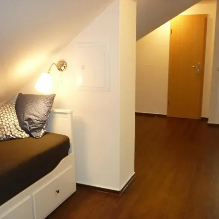 Dachgeschosswohnung Апартаменты *